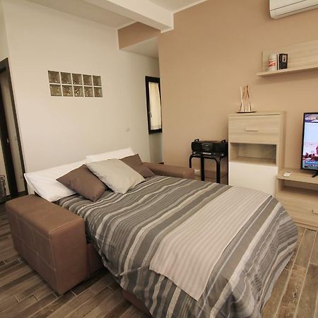 Eur Bright Spacious Terraced Apartment With Private Parking Only For Small Cars Rom Eksteriør billede