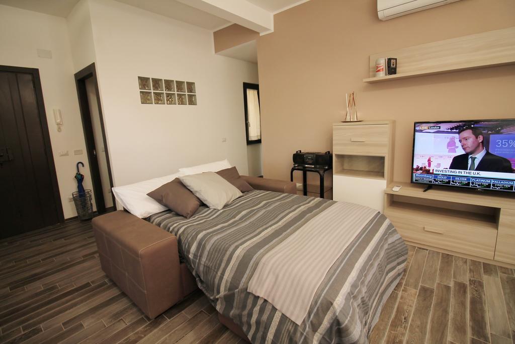 Eur Bright Spacious Terraced Apartment With Private Parking Only For Small Cars Rom Eksteriør billede