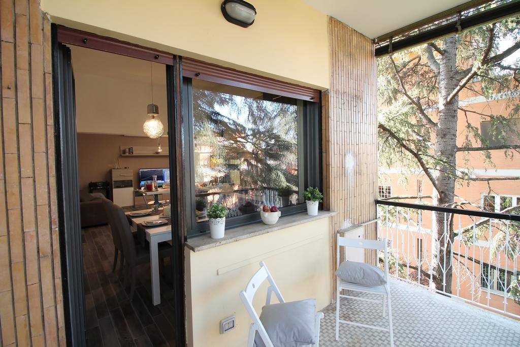 Eur Bright Spacious Terraced Apartment With Private Parking Only For Small Cars Rom Eksteriør billede