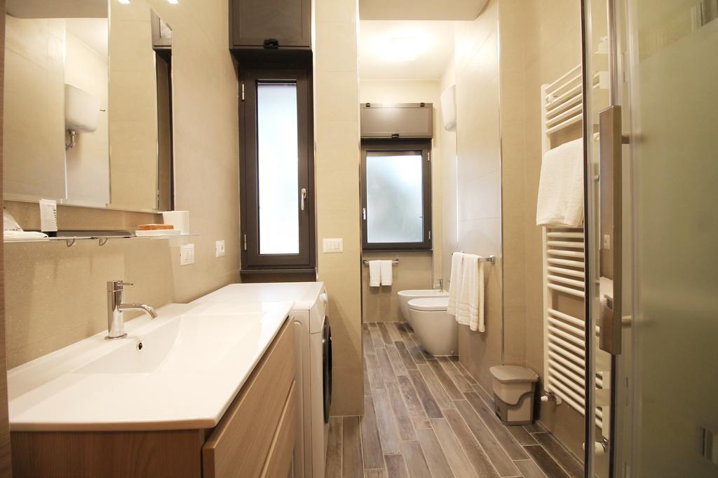 Eur Bright Spacious Terraced Apartment With Private Parking Only For Small Cars Rom Eksteriør billede