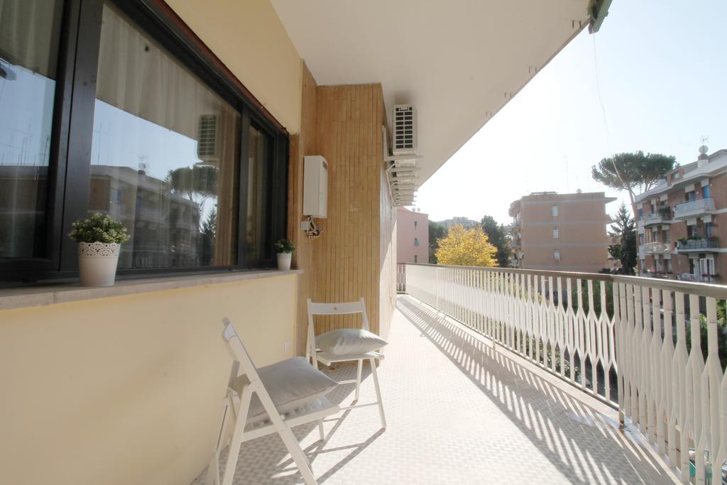 Eur Bright Spacious Terraced Apartment With Private Parking Only For Small Cars Rom Eksteriør billede