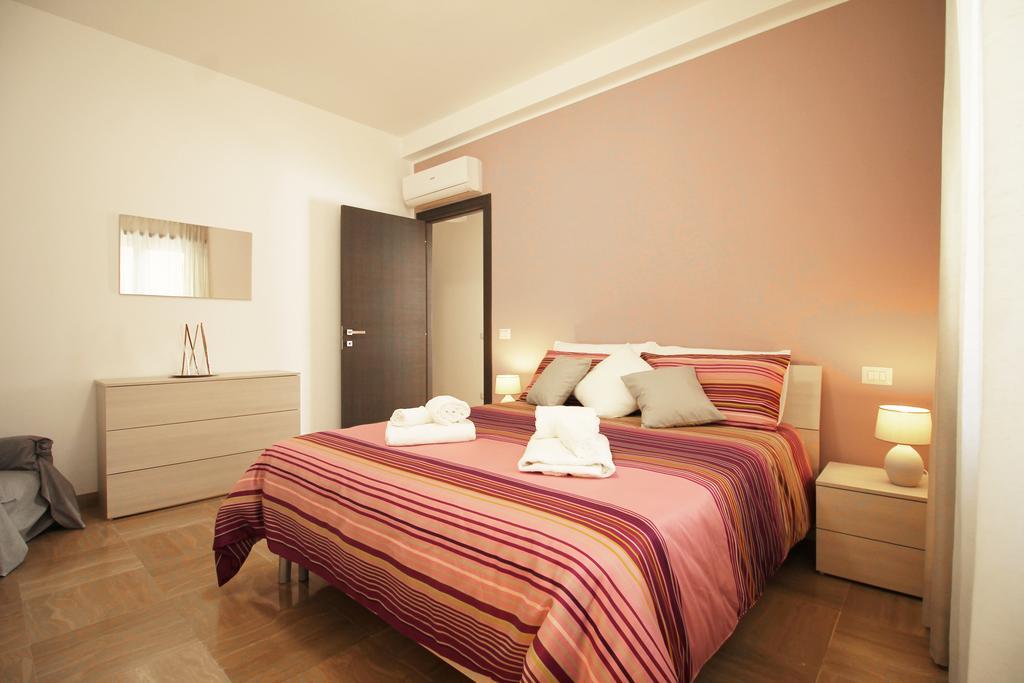 Eur Bright Spacious Terraced Apartment With Private Parking Only For Small Cars Rom Eksteriør billede