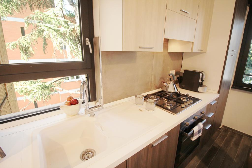 Eur Bright Spacious Terraced Apartment With Private Parking Only For Small Cars Rom Eksteriør billede