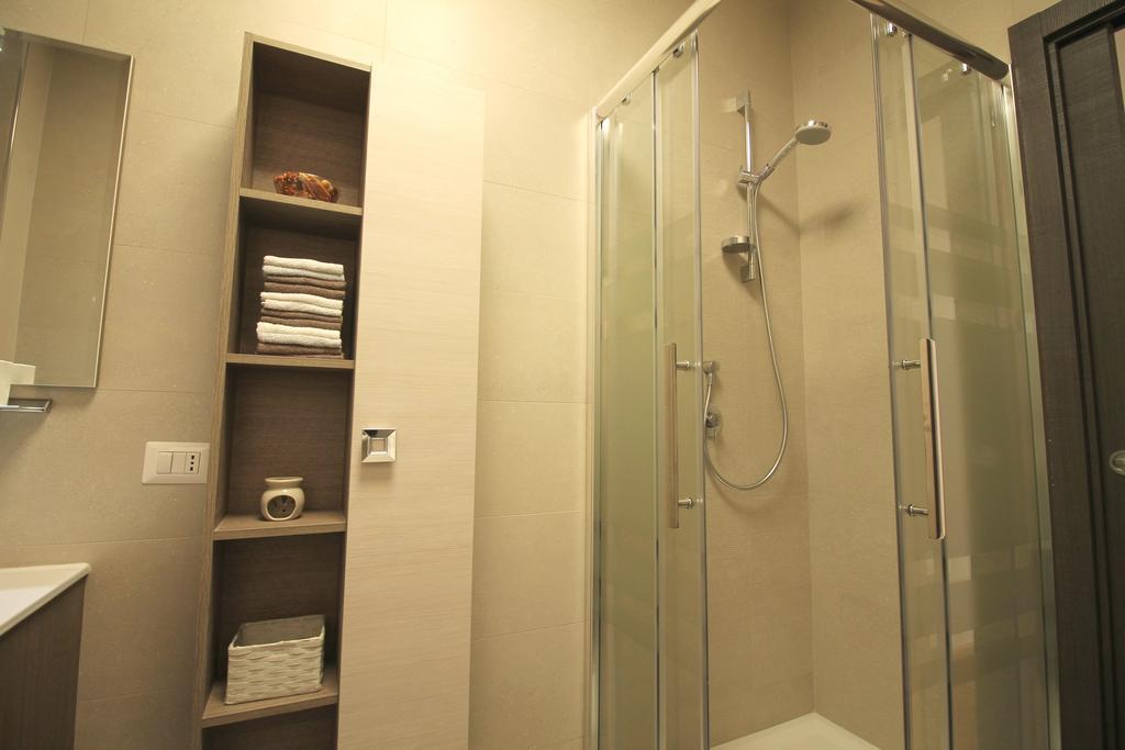 Eur Bright Spacious Terraced Apartment With Private Parking Only For Small Cars Rom Eksteriør billede
