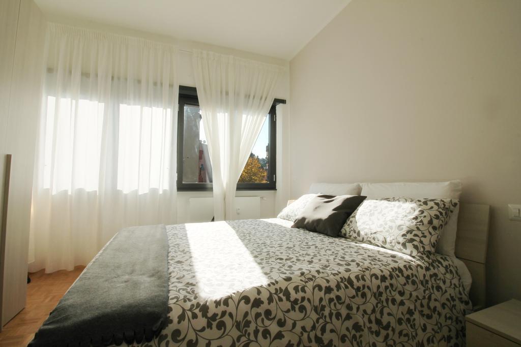 Eur Bright Spacious Terraced Apartment With Private Parking Only For Small Cars Rom Eksteriør billede