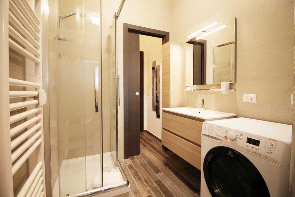 Eur Bright Spacious Terraced Apartment With Private Parking Only For Small Cars Rom Eksteriør billede